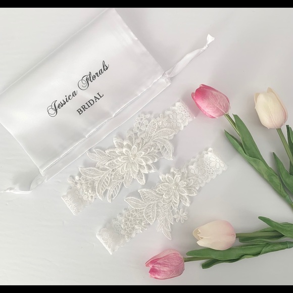 Stretch Lace Floral Bridal Garter Set - Picture 5 of 5